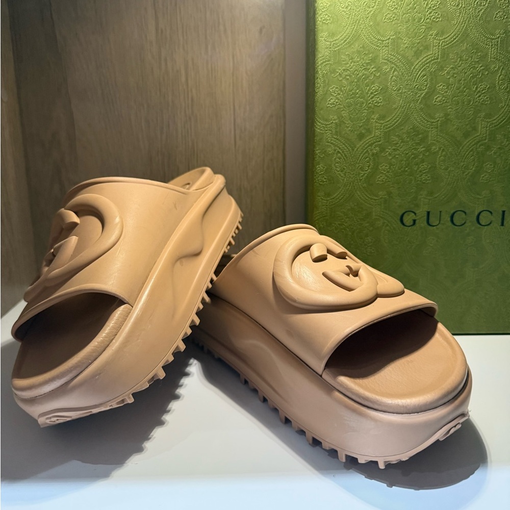 🔥WOMEN'S SLIDE SANDAL WITH INTERLOCKING G🔥